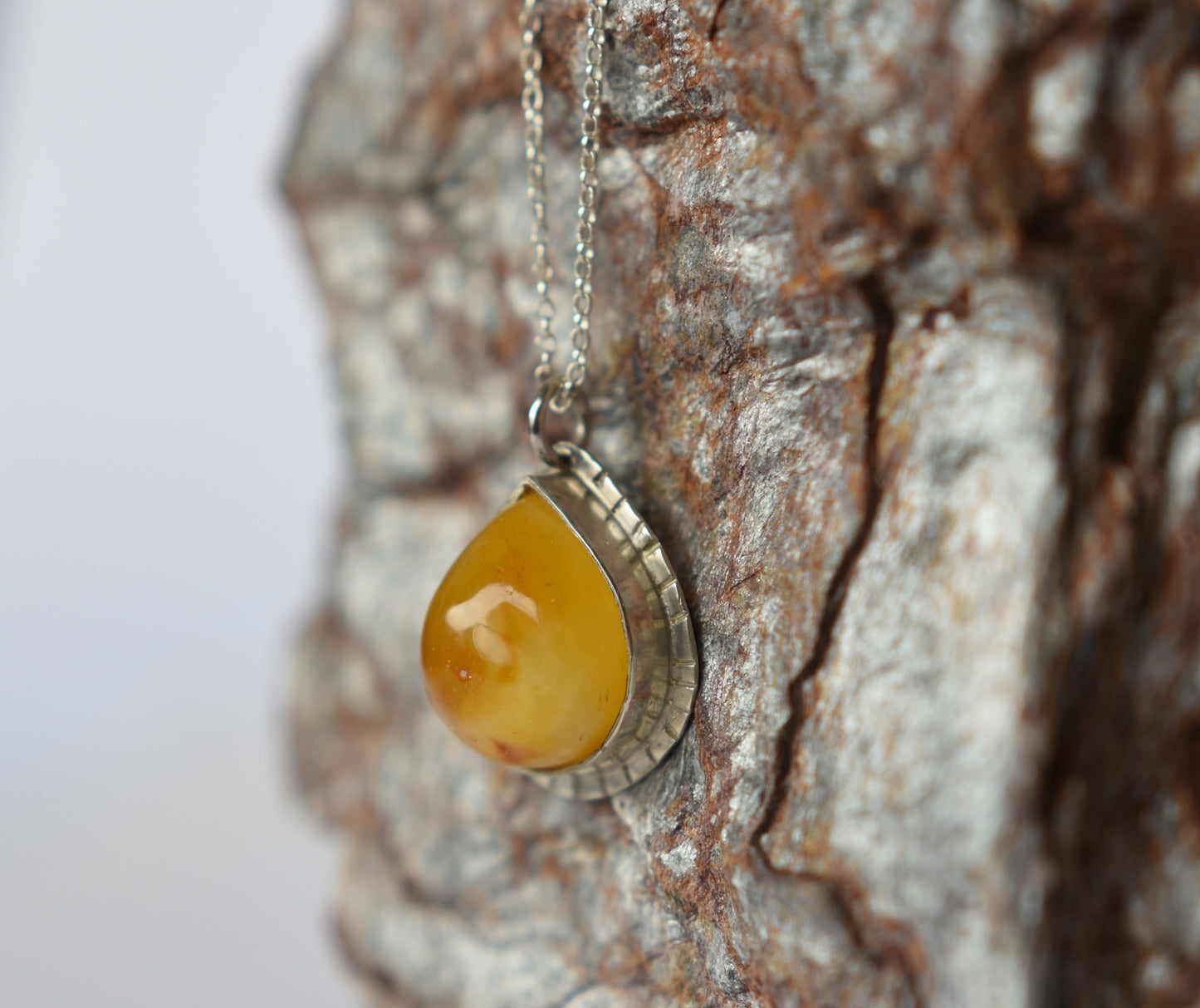 "Goutte de doleil"  Pendentif en argent avec l'ambre