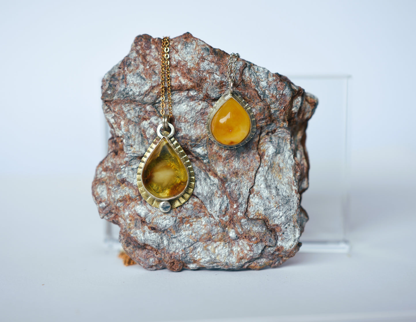 "Goutte de doleil"  Pendentif en argent avec l'ambre