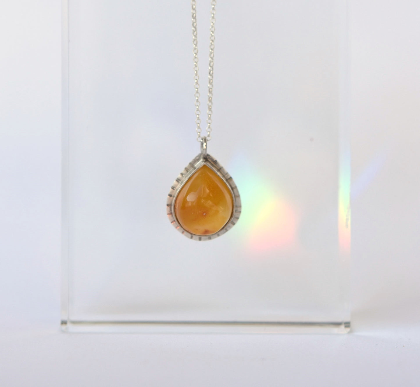 "Goutte de doleil"  Pendentif en argent avec l'ambre