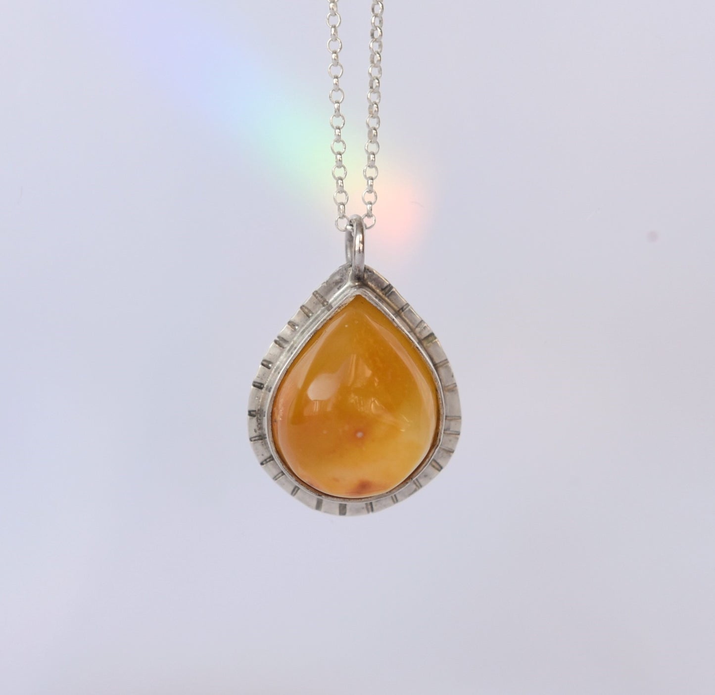 "Goutte de doleil"  Pendentif en argent avec l'ambre