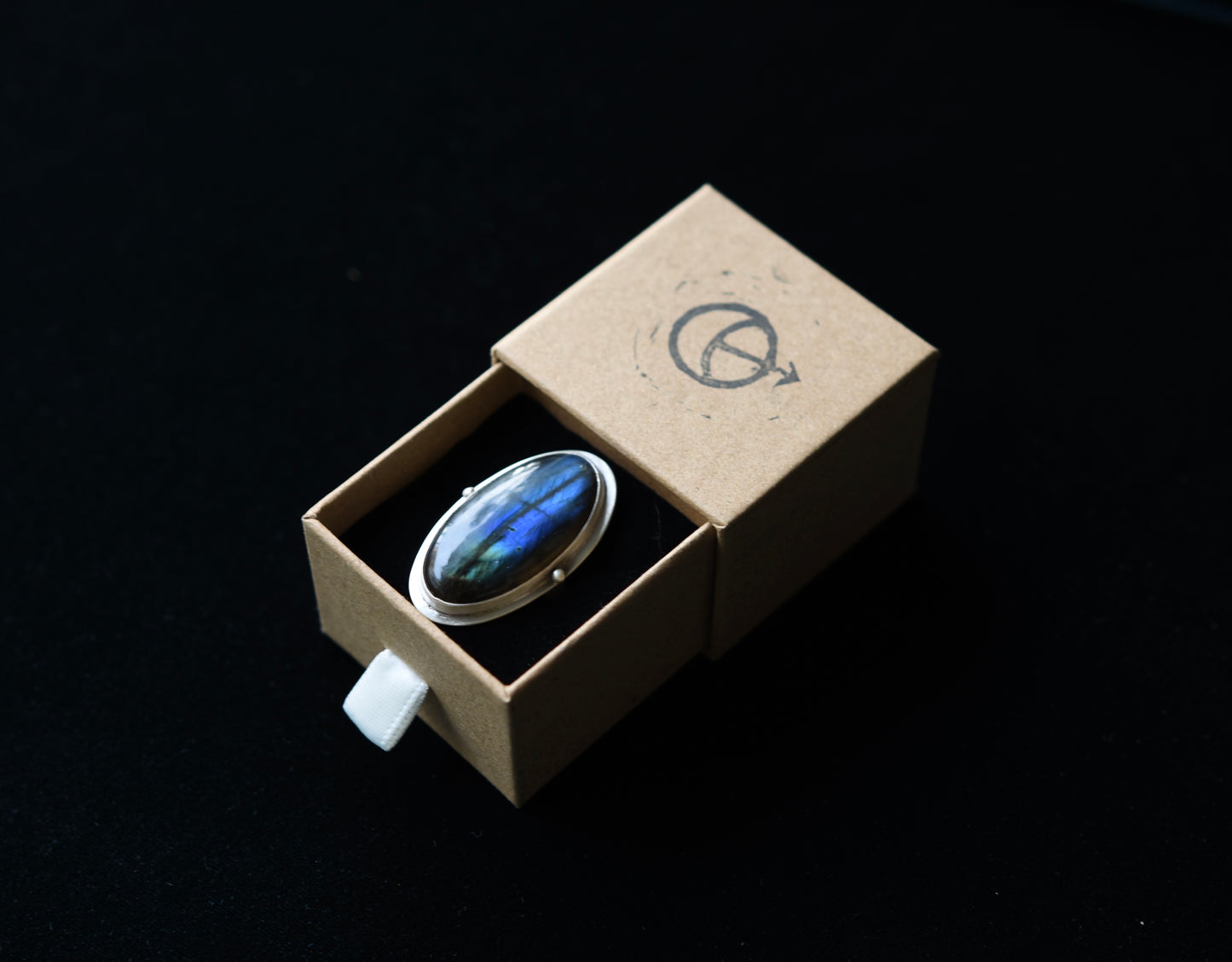Bague en argent avec labradorite